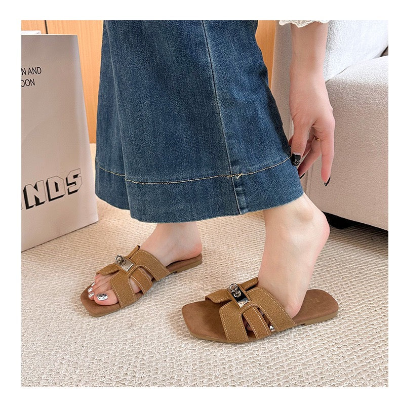 Amarenne - Minimalist Buckle Slides